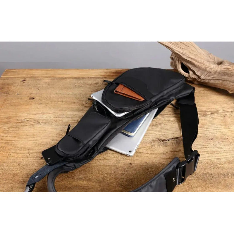 Mochila Cruzada Eco Cuero Impermeable Bandolera Pecho 1 Tira Negro Liso